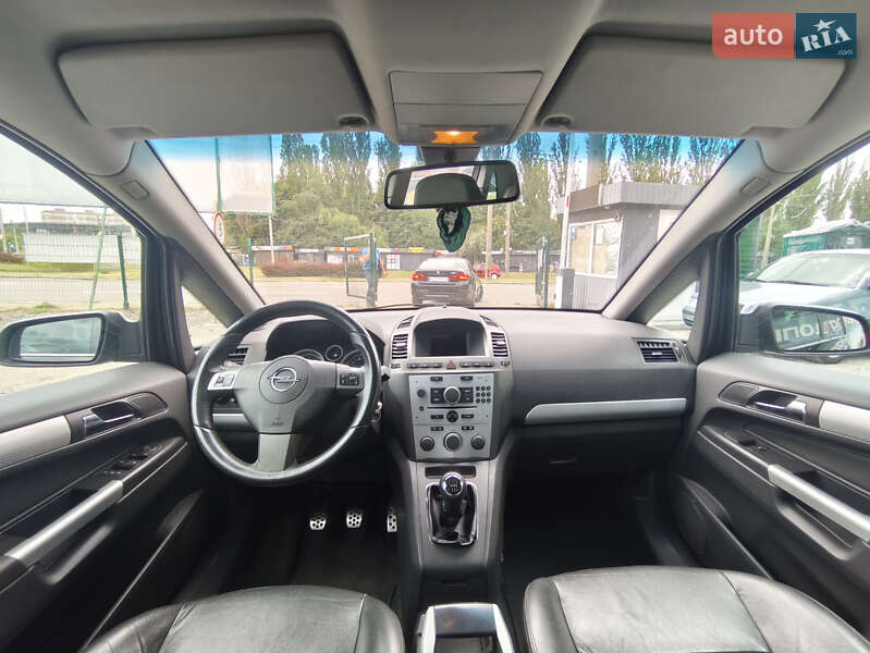 Минивэн Opel Zafira 2005 в Киеве