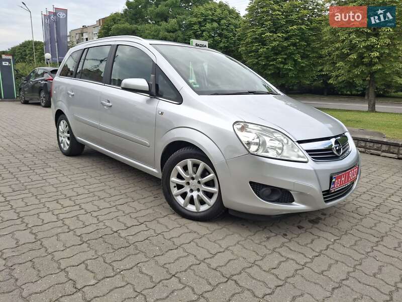 Минивэн Opel Zafira 2009 в Луцке