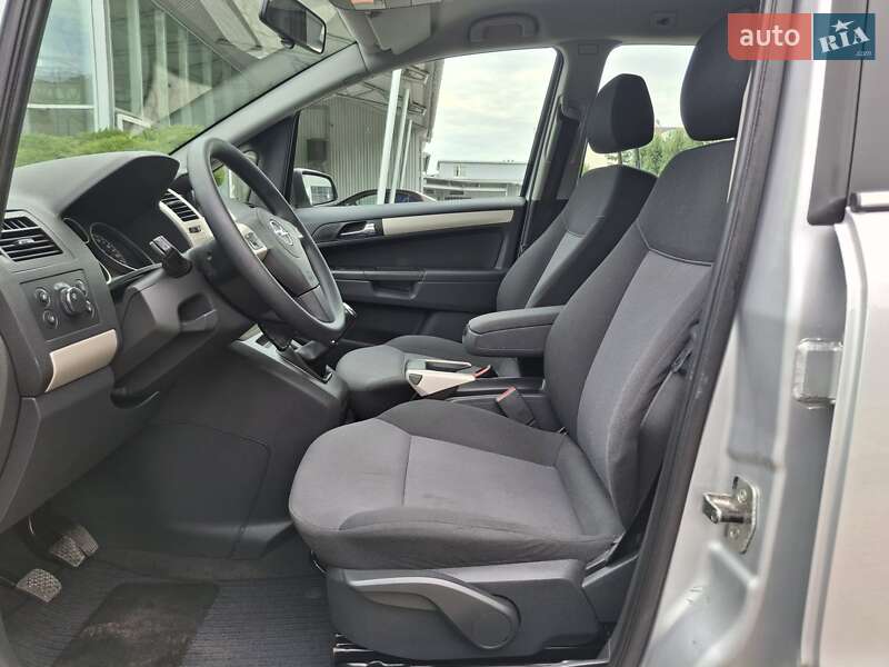Минивэн Opel Zafira 2009 в Луцке