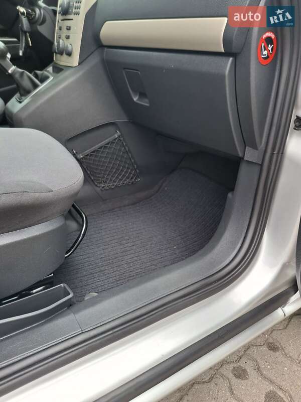Минивэн Opel Zafira 2009 в Луцке