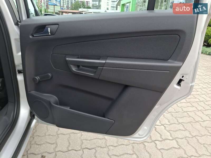 Минивэн Opel Zafira 2009 в Луцке