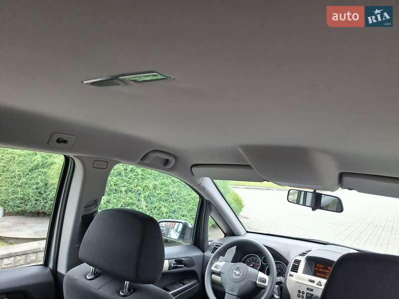 Минивэн Opel Zafira 2009 в Луцке