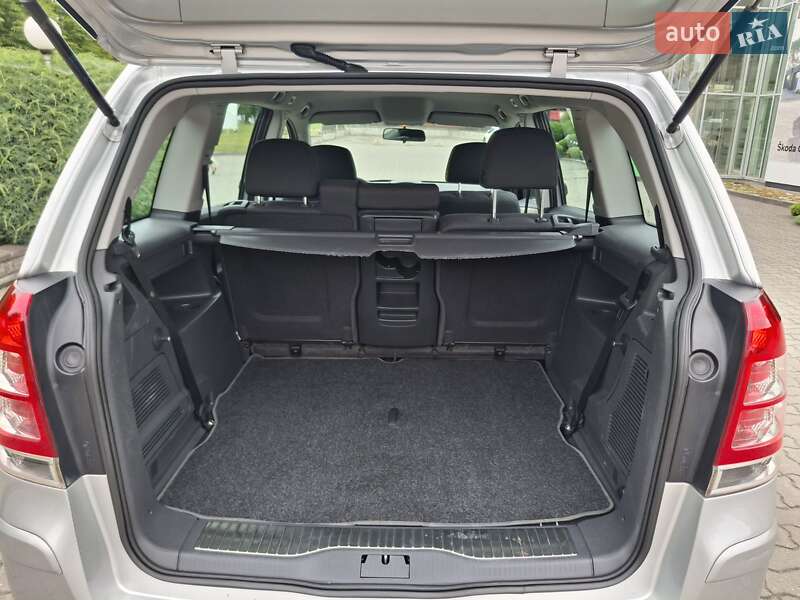 Минивэн Opel Zafira 2009 в Луцке