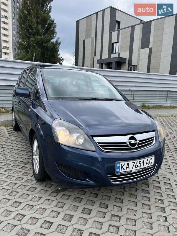 Opel Zafira 2011