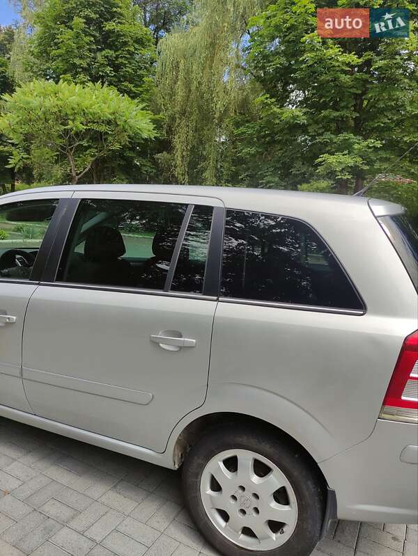 Мінівен Opel Zafira 2011 в Дрогобичі