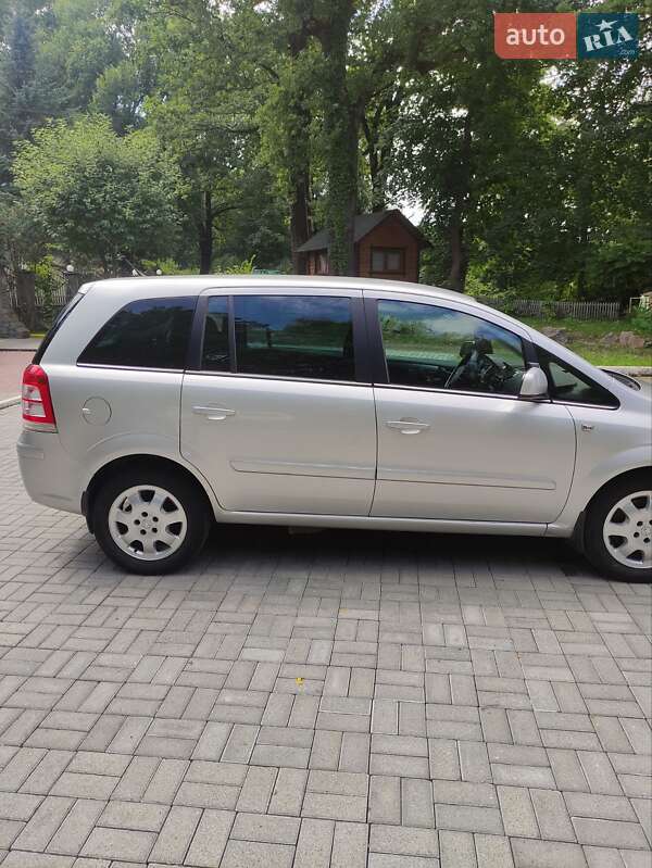 Мінівен Opel Zafira 2011 в Дрогобичі