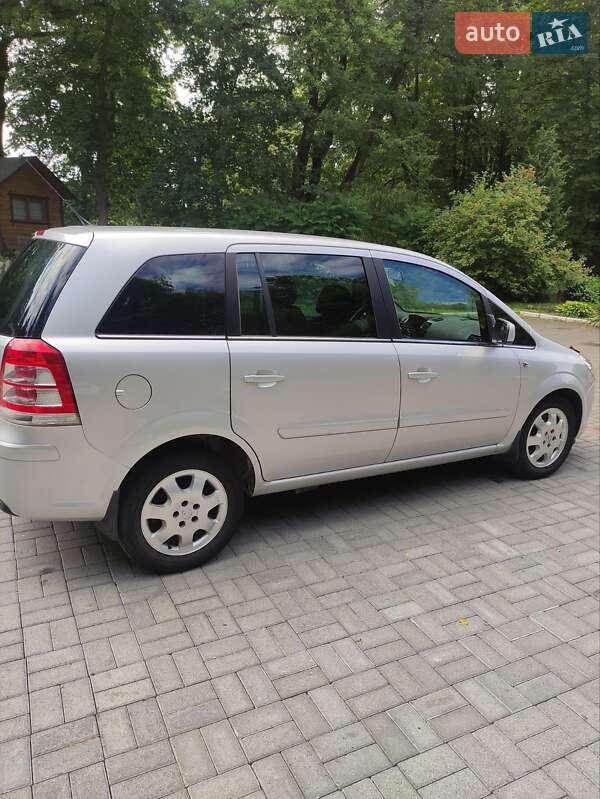 Мінівен Opel Zafira 2011 в Дрогобичі
