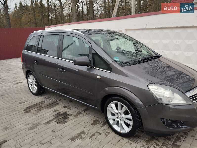 Минивэн Opel Zafira 2009 в Сарнах