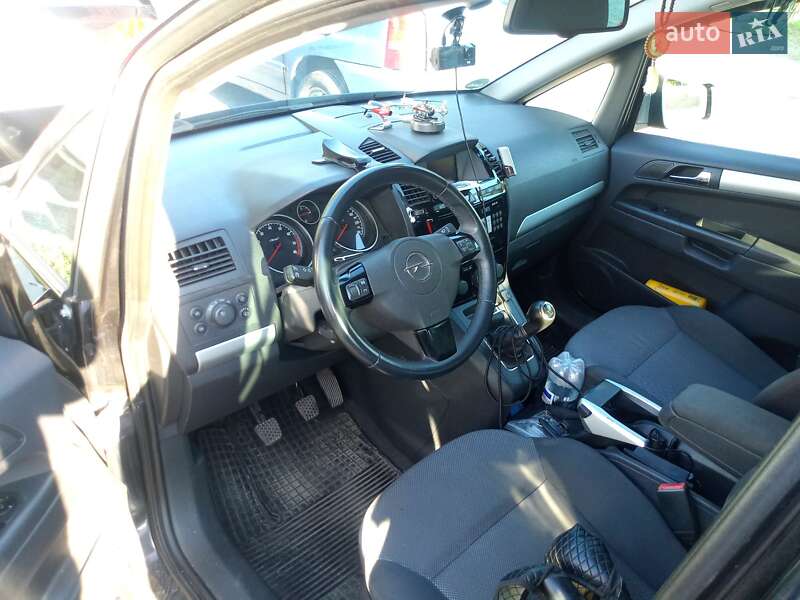Минивэн Opel Zafira 2010 в Виннице