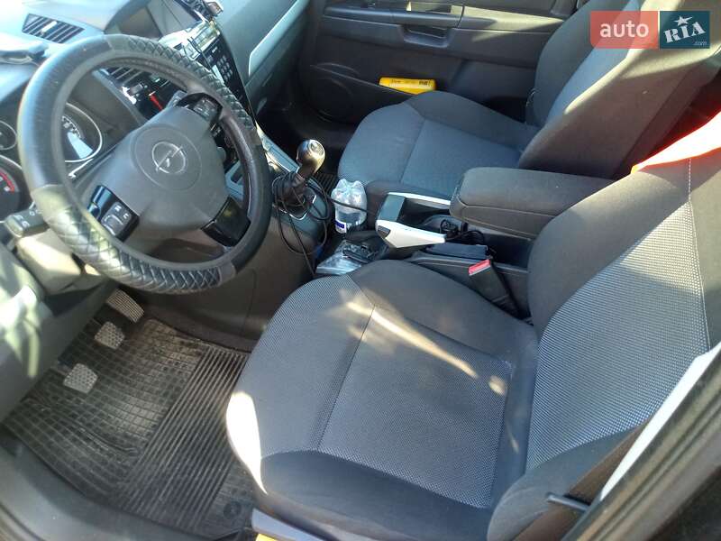 Минивэн Opel Zafira 2010 в Виннице