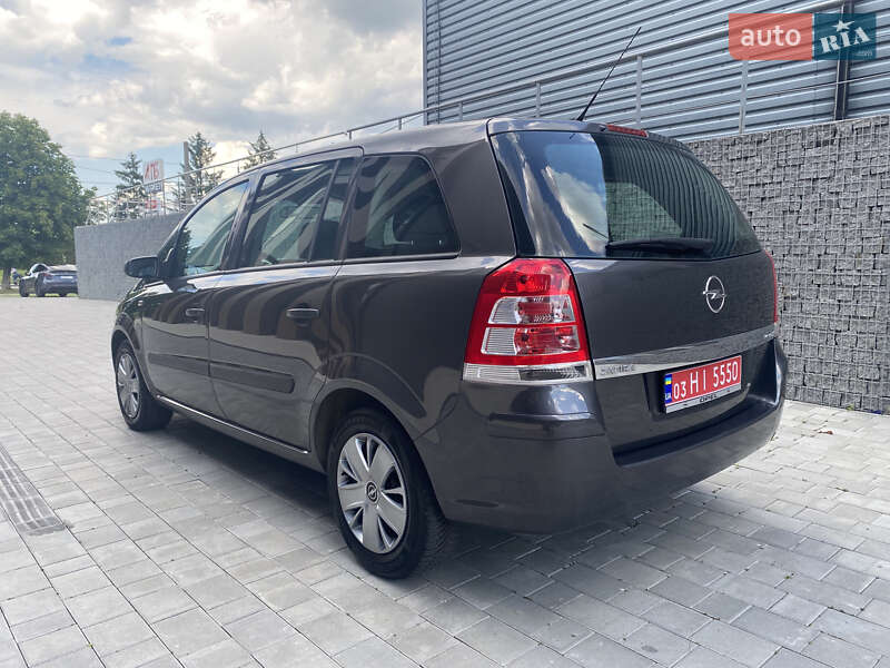 Минивэн Opel Zafira 2009 в Луцке