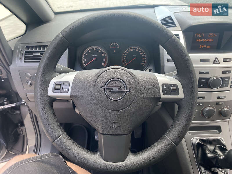 Минивэн Opel Zafira 2009 в Луцке