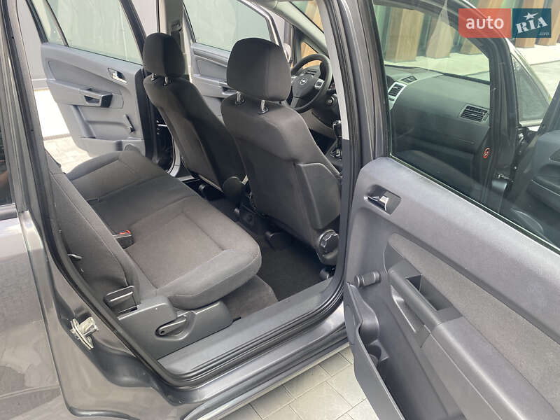 Минивэн Opel Zafira 2009 в Луцке