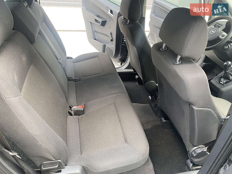 Минивэн Opel Zafira 2009 в Луцке