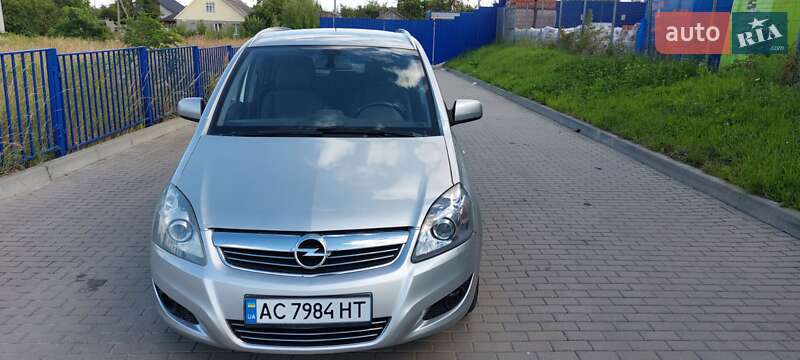 Минивэн Opel Zafira 2011 в Нововолынске