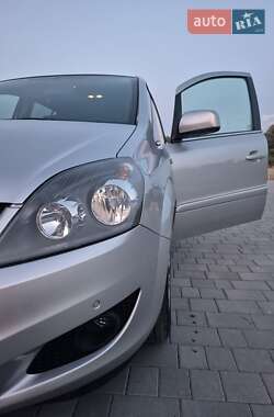 Минивэн Opel Zafira 2011 в 