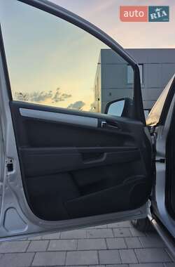 Минивэн Opel Zafira 2011 в 