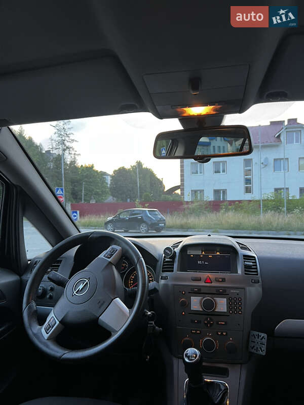 Минивэн Opel Zafira 2006 в Кременце