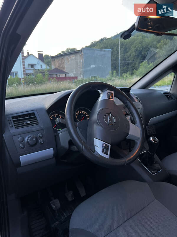 Минивэн Opel Zafira 2006 в Кременце