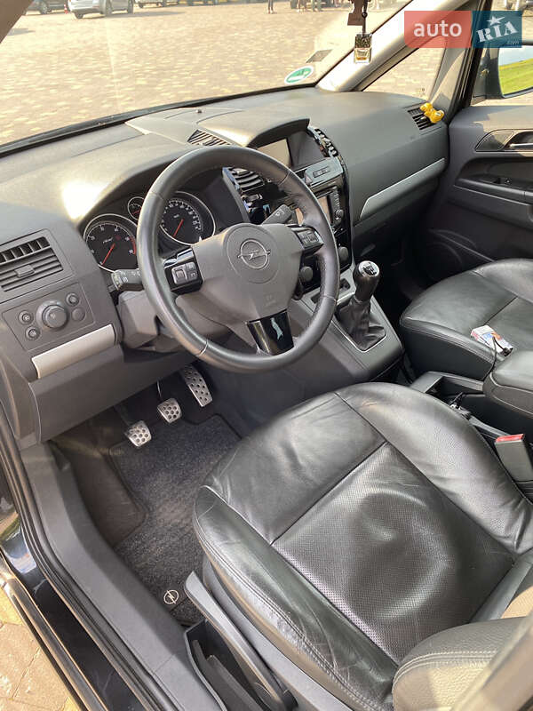 Минивэн Opel Zafira 2012 в Львове