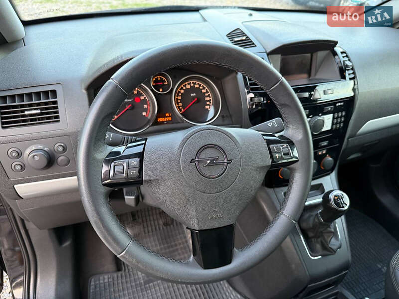 Минивэн Opel Zafira 2010 в Виннице