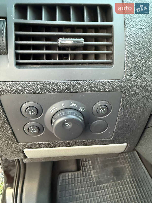 Минивэн Opel Zafira 2010 в Виннице