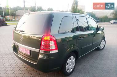 Минивэн Opel Zafira 2010 в 