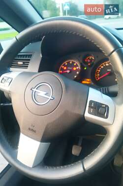 Минивэн Opel Zafira 2010 в 