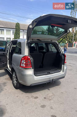 Минивэн Opel Zafira 2011 в 