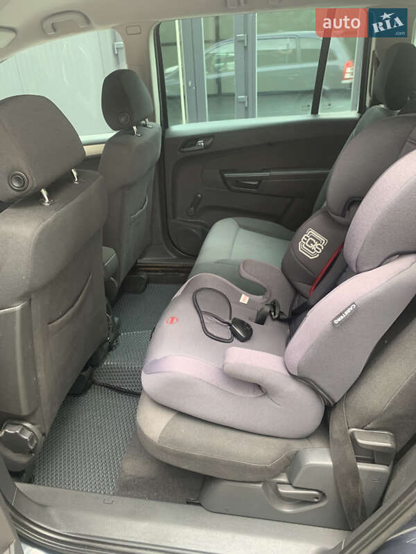Минивэн Opel Zafira 2008 в Луцке