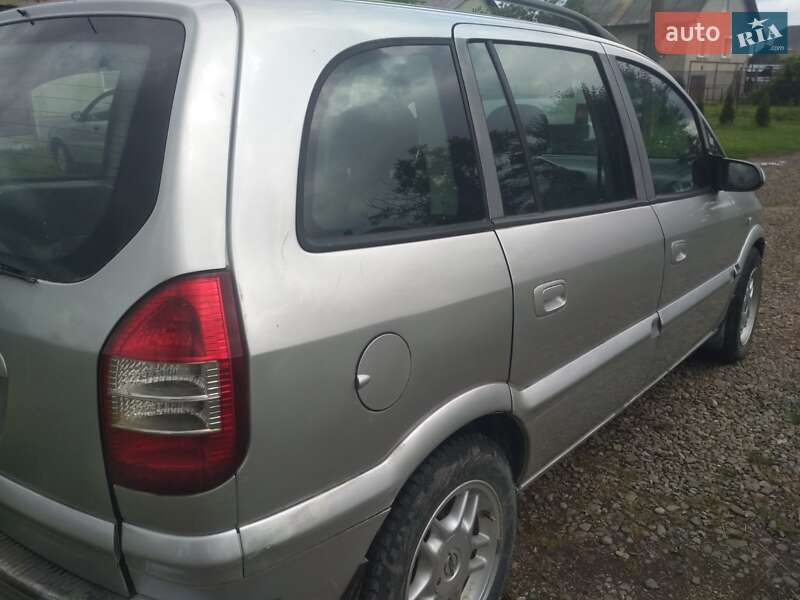Минивэн Opel Zafira 2004 в Меденичах