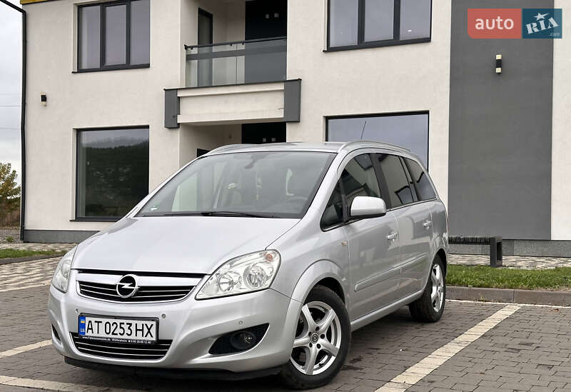 Opel Zafira 2011