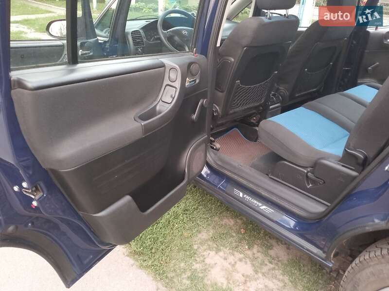 Минивэн Opel Zafira 2003 в Сумах