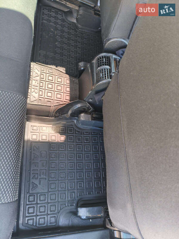 Мінівен Opel Zafira 2003 в Івано-Франківську