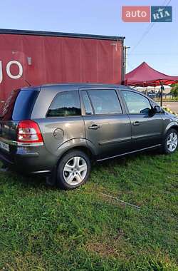 Мінівен Opel Zafira 2010 в 