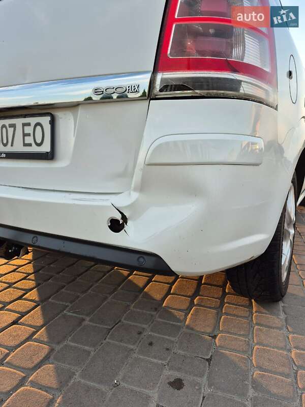 Минивэн Opel Zafira 2012 в Городке