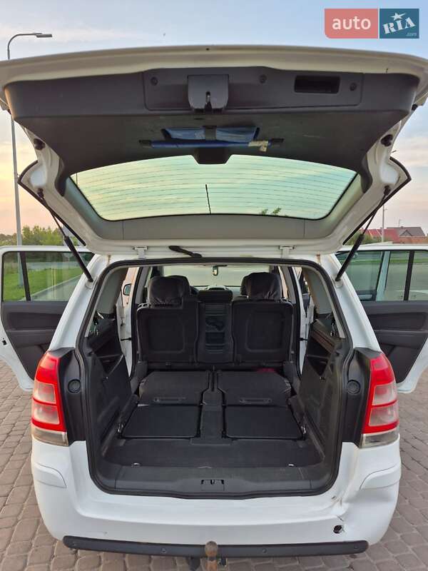 Минивэн Opel Zafira 2012 в Городке