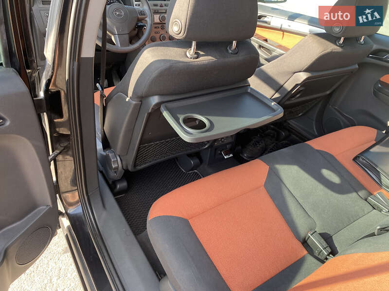 Мінівен Opel Zafira 2006 в Рівному