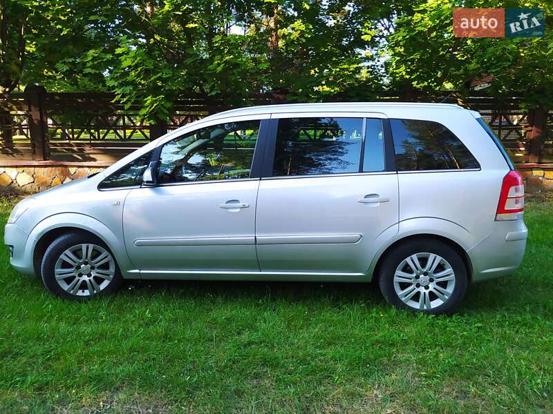 Минивэн Opel Zafira 2008 в Нетешине