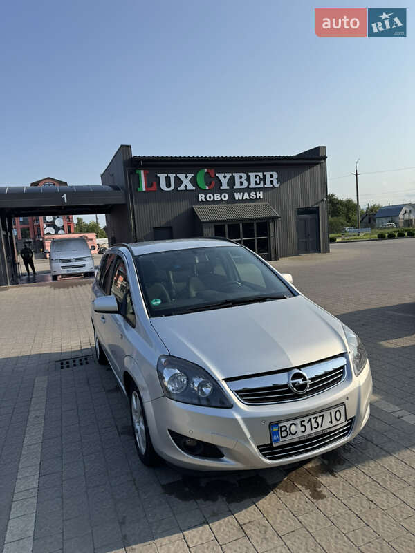 Мінівен Opel Zafira 2014 в Дрогобичі