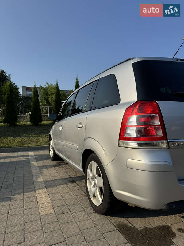 Мінівен Opel Zafira 2014 в Дрогобичі