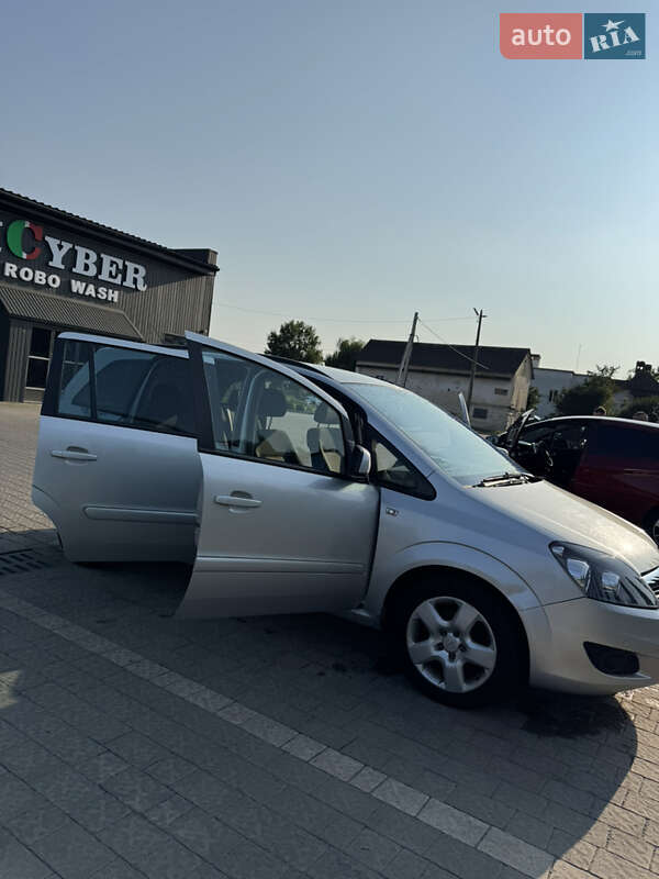 Мінівен Opel Zafira 2014 в Дрогобичі