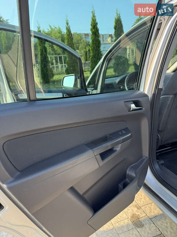 Мінівен Opel Zafira 2014 в Дрогобичі