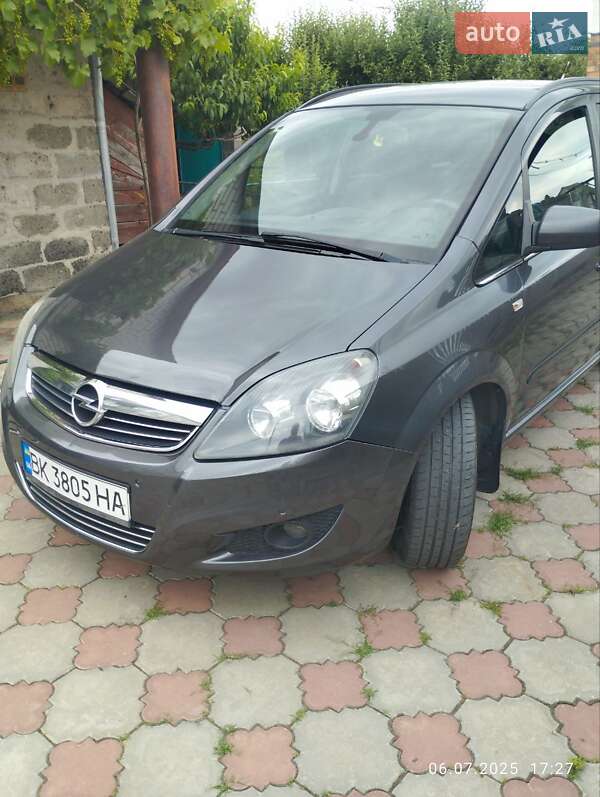 Opel Zafira 2011
