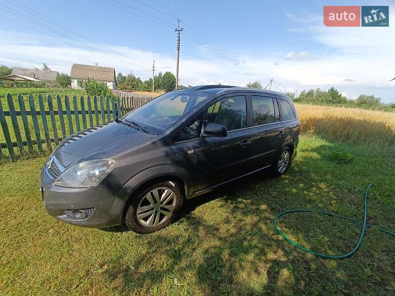 Минивэн Opel Zafira 2010 в Камне-Каширском