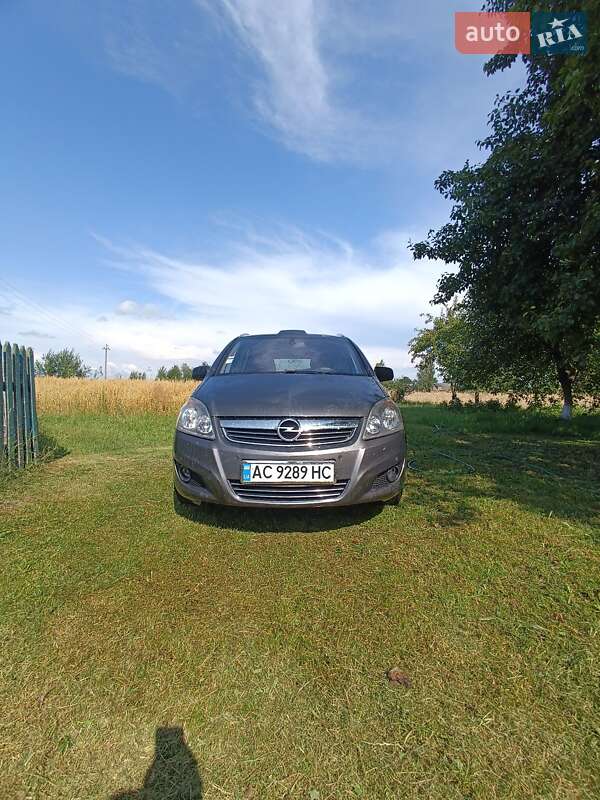 Минивэн Opel Zafira 2010 в Камне-Каширском