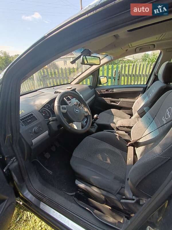 Минивэн Opel Zafira 2010 в Камне-Каширском
