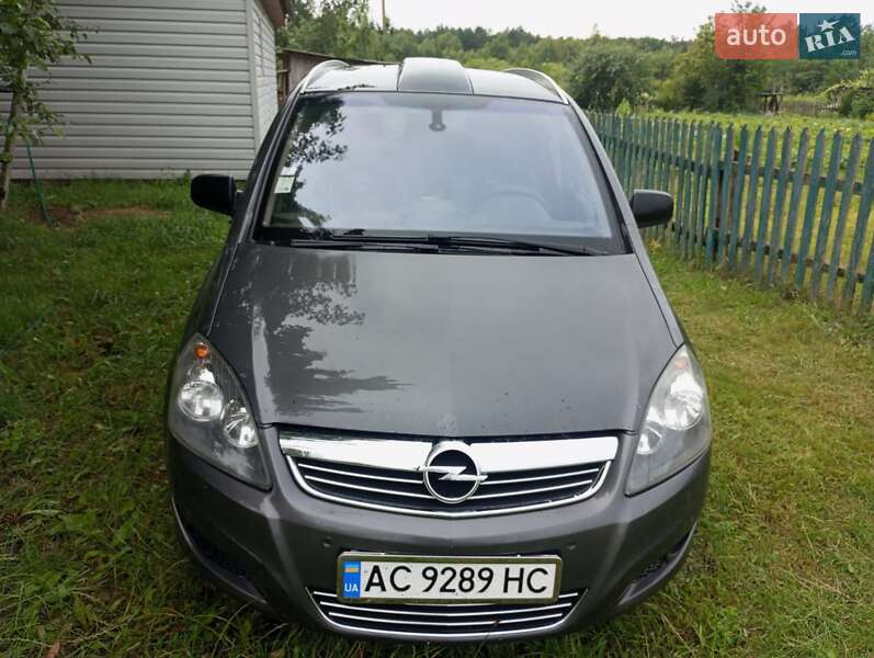 Минивэн Opel Zafira 2010 в Камне-Каширском