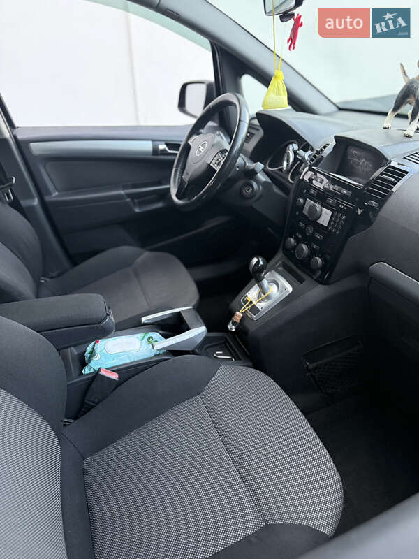 Минивэн Opel Zafira 2010 в Сваляве фото 2 Минивэн Opel Zafira 2010 в Сваляве