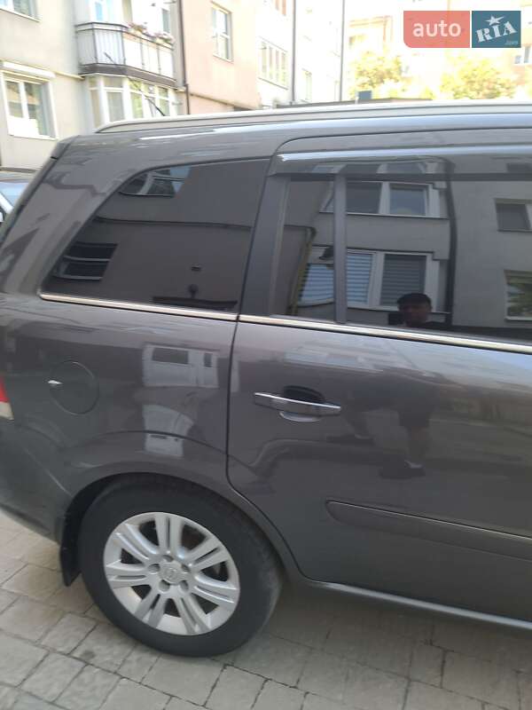 Минивэн Opel Zafira 2010 в Ивано-Франковске